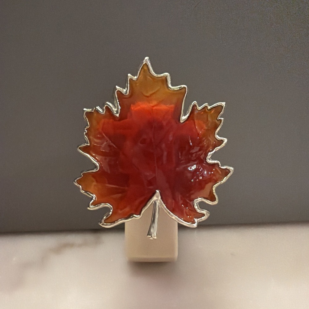Bath & Body Works Wallflower Plug In Autumn Maple Leaf Nightlight Red Orange